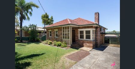 Full Brick Home in Quiet Locale - Photo 3