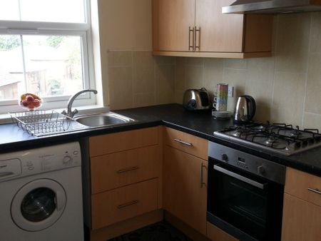 2 Bedroom Terraced To Rent in Lenton - Photo 4