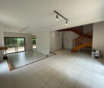 Location Maison 6 pièces 158m² AVRILLE 49240 - Photo 2