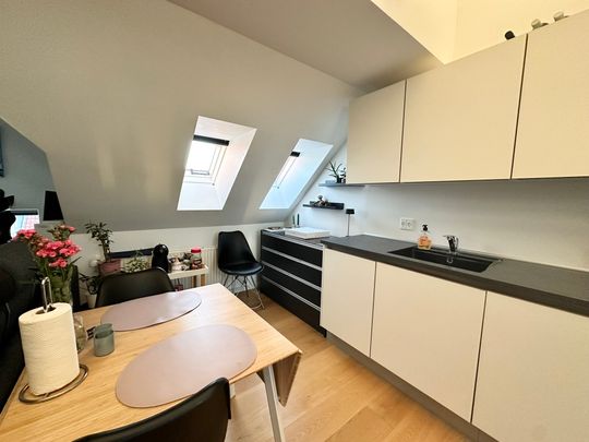 Hyggelig 1-værelses lejlighed med charme og lysindfald - Photo 1