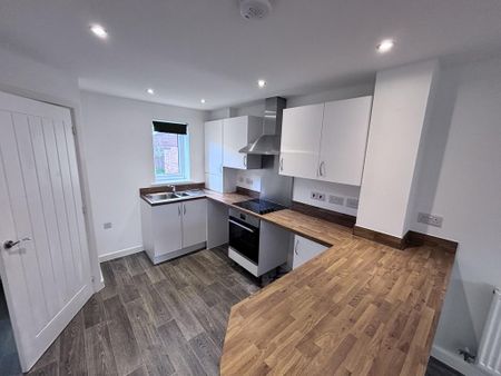 2 bedroom end of terrace house to rent - Photo 3