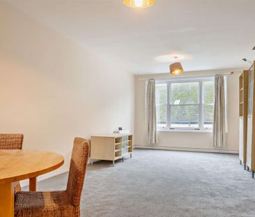 Moynes Court, Faringdon - Photo 3