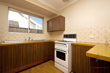 Big Living Area, Big Bedrooms, Big Backyard!!! - Photo 4