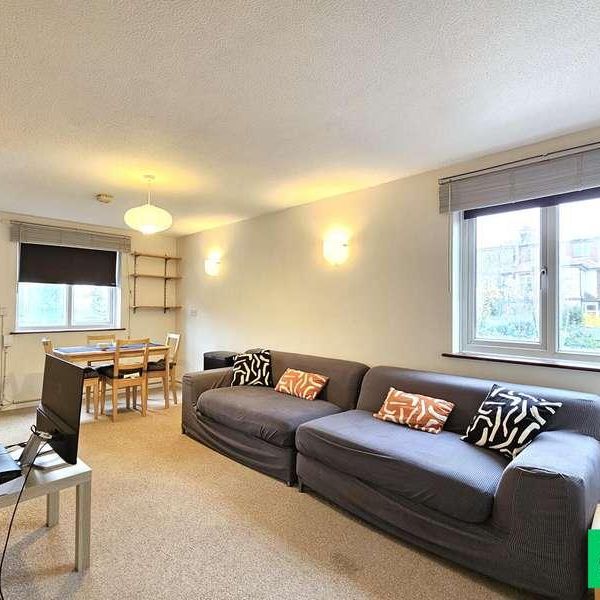 Deanery Close, N2 - Photo 1