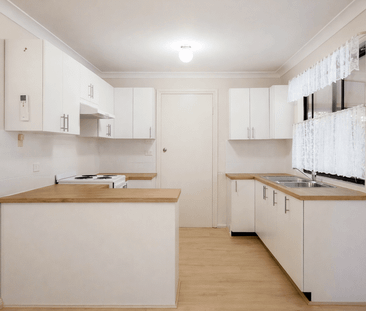 Large Single Bedroom Granny Flat with Off Street Parking - Photo 4