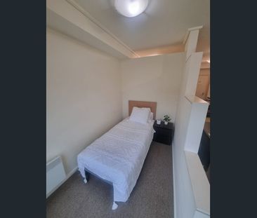 SPACIOUS STUDIO APARTMENT (PLEASE ENQUIRE BEFORE APPLYING) - Photo 4