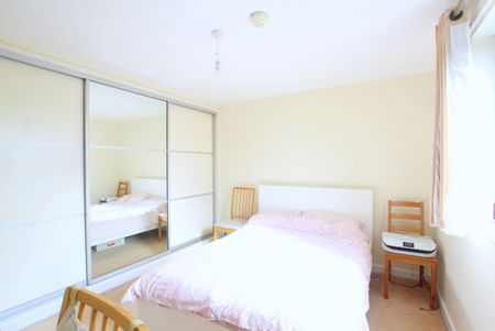 2 Bedroom Apartment, Rothesay Avenue, London - Photo 4