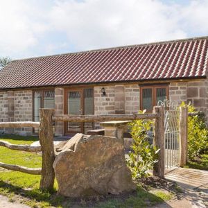 2 bedroom barn conversion to rent - Photo 2