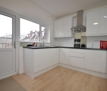 1 bedroom in a house share to rent - Photo 6