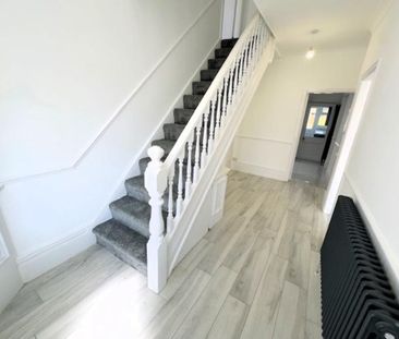 4 bedroom semi-detached house to rent - Photo 3