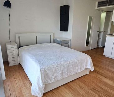 Fully Furnished Chic Studio overlooking the Broadwater Southport - Photo 3