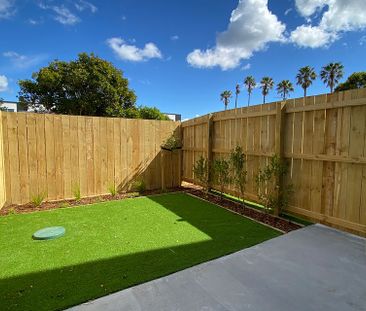 Low maintenance new Townhouse opposite park - Photo 3