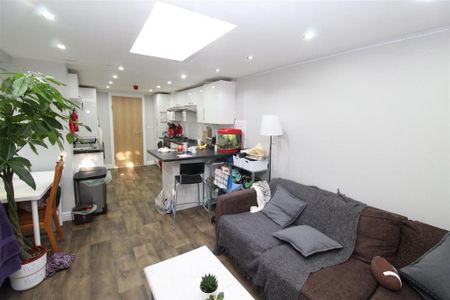 6 bedroom house to rent - Photo 2