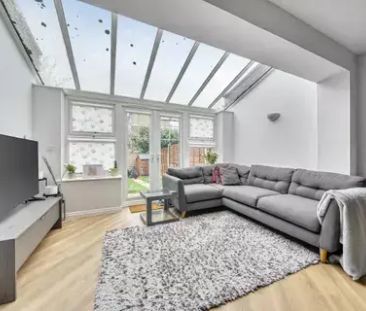4 bedroom semi-detached house to rent - Photo 3