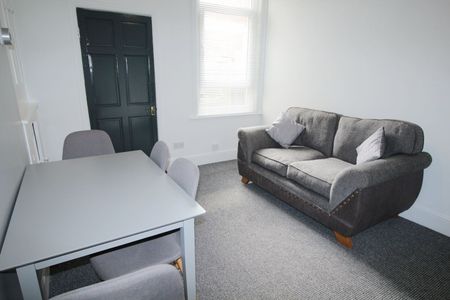 Student Accommodation, 16 Carholme Road, Newland, Lincoln, Lincolnshire, LN1 1RR, United Kingdom - Photo 4