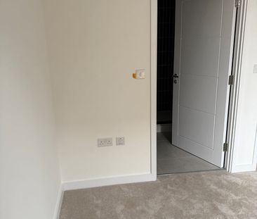 3 Bed Terraced House, Arthur Drummond Avenue, SE18 - Photo 2