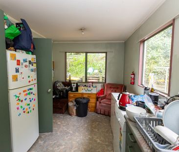 Spacious 4-Bedroom, 2-Bathroom Flat in Prime North East Valley Loca... - Photo 5