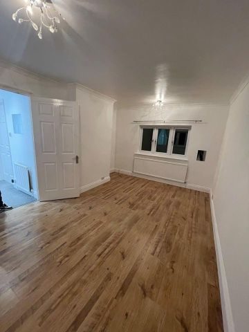 3 bedroom detached house to rent - Photo 3