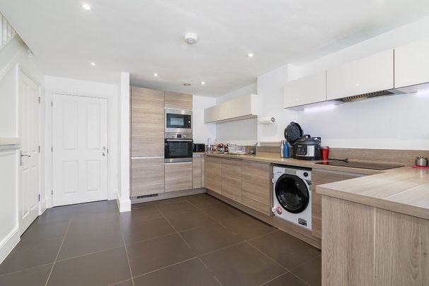 5 Bed Terraced House, St. Augustines Avenue, CR2 - Photo 1