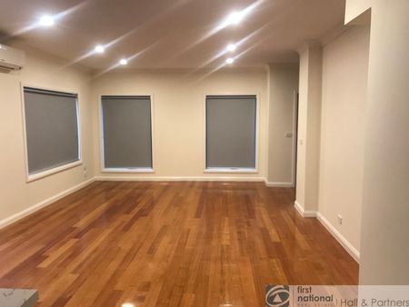 TOWNHOUSE IN GREAT LOCATION - Photo 5