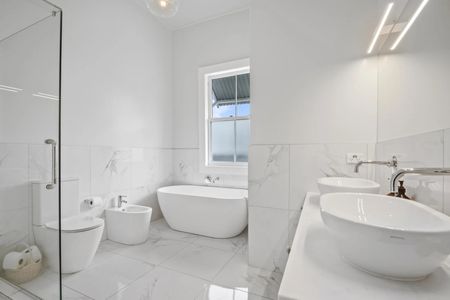 REMUERA - 4 Bedrooms Big House - Photo 5