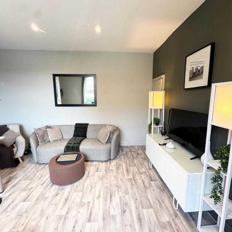 1 bedroom in a house share to rent - Photo 1