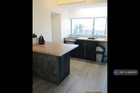 2 bedroom terraced house to rent - Photo 3