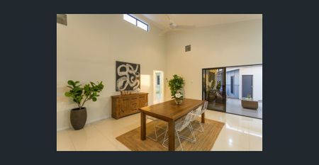 BEAUTIFUL LARGE HOME IN GLENELLA - Photo 3