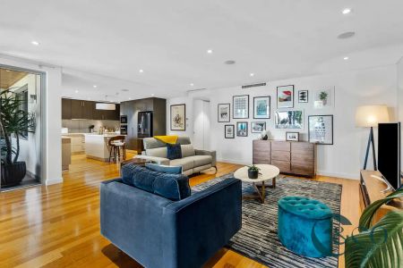 “Luxury Ground Floor Apartment in Prime Location” - Photo 3