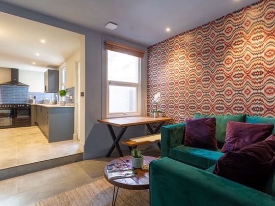 Russell Rise - Photo 1