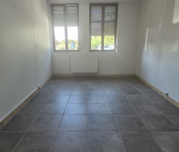 Location Appartement 3 pièces 76m² MAUBEUGE 59600 - Photo 3