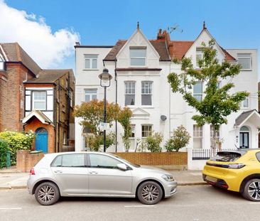 2 Bedroom, 1 bath, 1 reception Flat - Photo 2