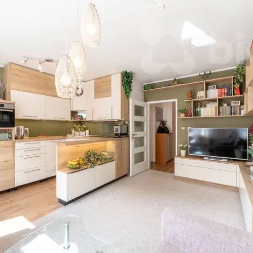 Pronájem zařízeného bytu 2+kk s lodžií a garáží - Praha, Troja - Photo 1