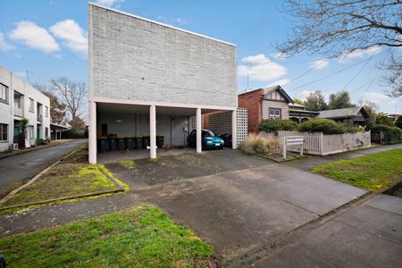 RENOVATED TWO BEDROOM UNIT IN BALLARAT CENTRAL - Photo 3