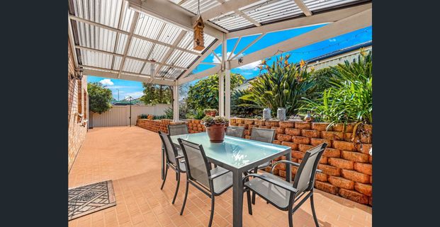 Modern Family Home in Prime Location-Steps to Metro & Rouse Hill Town Centre - Photo 1