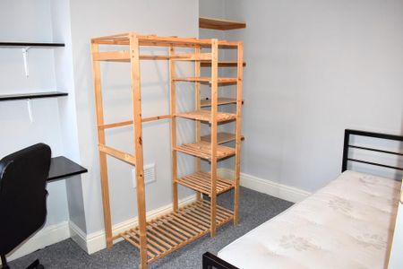 3 bedroom terraced house to rent - Photo 3