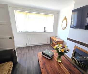 3 bedroom semi-detached house to rent - Photo 1