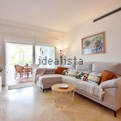 Alquiler de piso en Calle Trajano - Photo 1