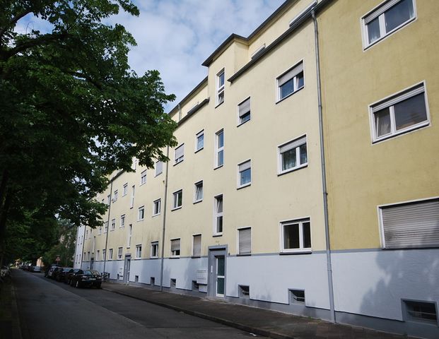 Familienfreundlich - 4,5-Zi.-Whg mit Balkon und gem. Gartennutzung in der Weststadt - Photo 1