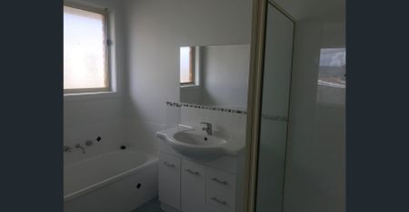 Neat and Tidy Three Bedroom Home - Photo 5