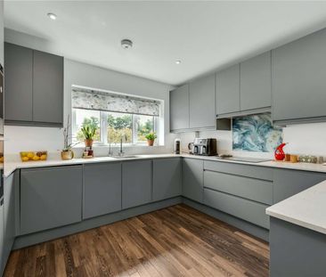 Modern three bedroom home situated within close proximity to Esher,... - Photo 5