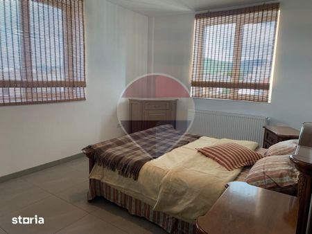 Apartament cu 3 camere de închiriat ultracentral - Fotografie 3