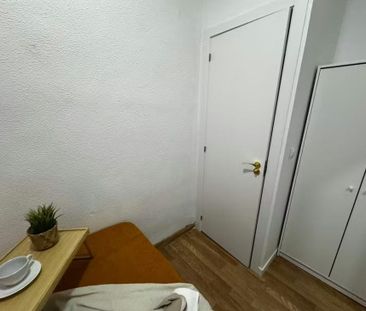 Calle Condes de Barcelona, Madrid, Community of Madrid 28019 - Photo 2