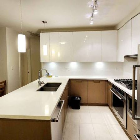 High-rise Cozy 2 bed 2 bath apartment for rent @ Coquitlam centre - Photo 3