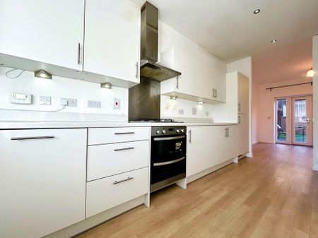 4 bedroom townhouse to rent - Photo 5