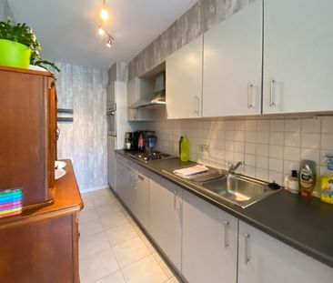 Gelijkvloerse appartement met 2 slaapkamers, tuin en garage. - Foto 1