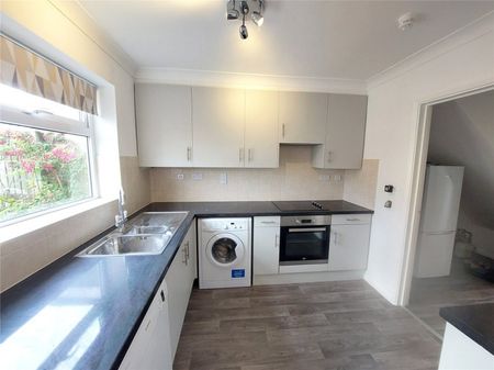 Firs Close, Hazlemere, High Wycombe,HP15 - Photo 2