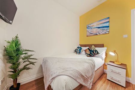 Flat D 27 Grange Park Room 1 - Photo 3