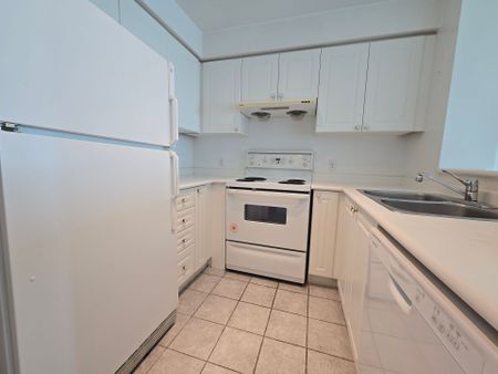 For Lease - 1 Lee Centre Drive Unit# 2206, Toronto, Ontario - Photo 5
