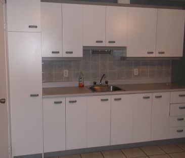 St-Hubert. Sous-sol De Bungalow. (3 1/2 - Photo 1